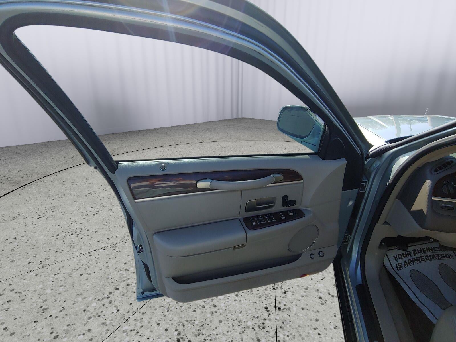 2007 Lincoln Town Car Signature