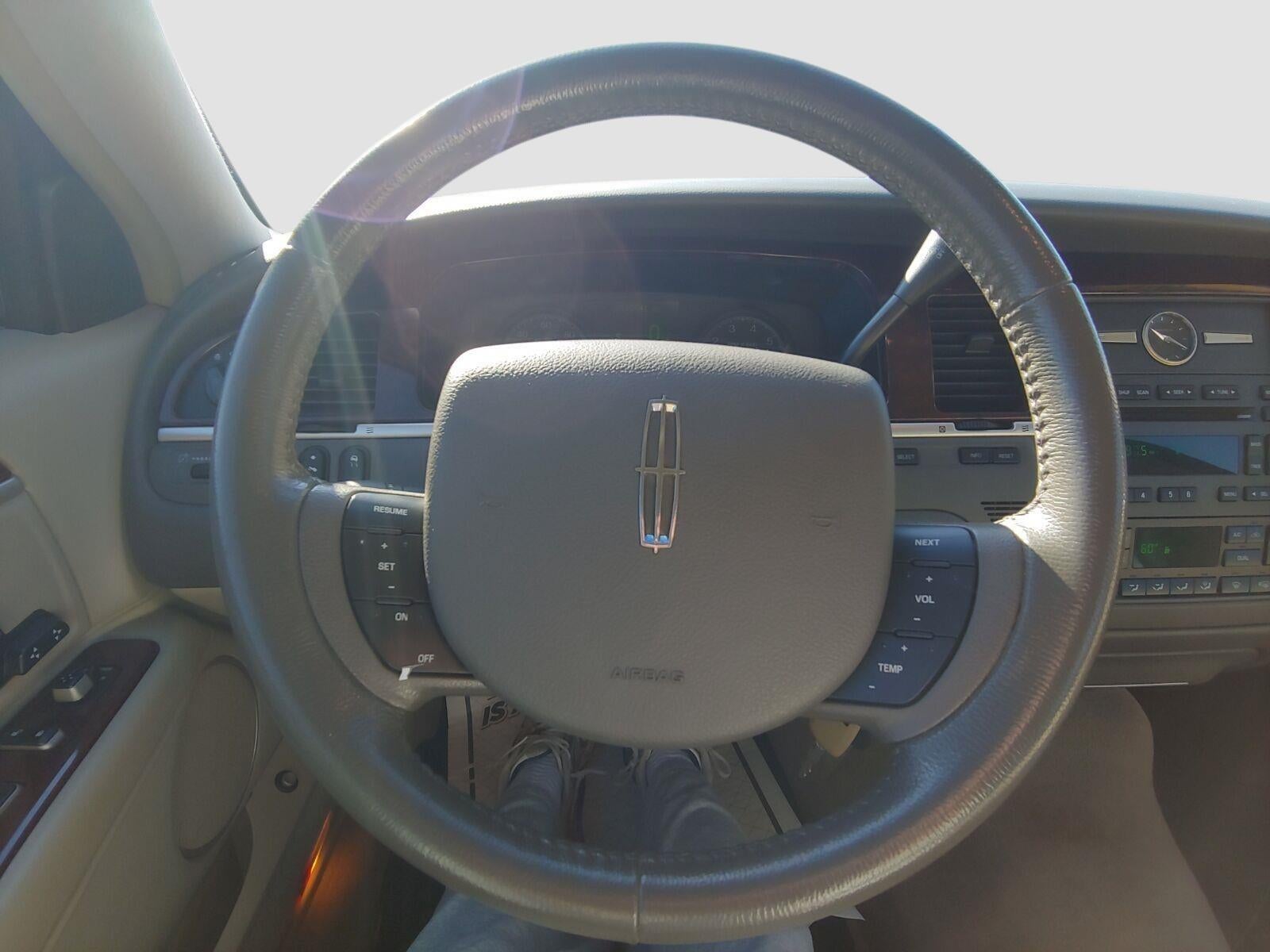 2007 Lincoln Town Car Signature