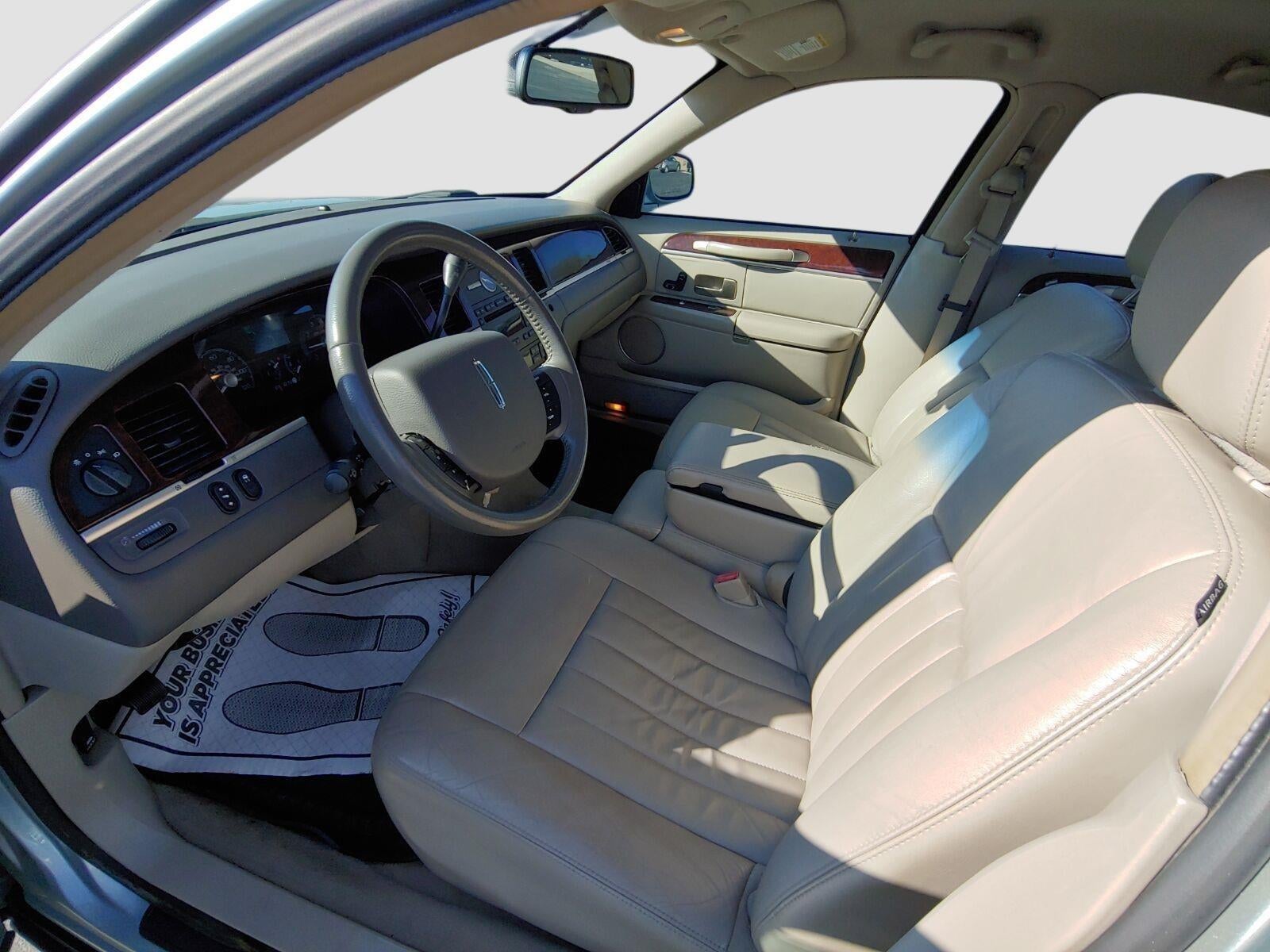2007 Lincoln Town Car Signature