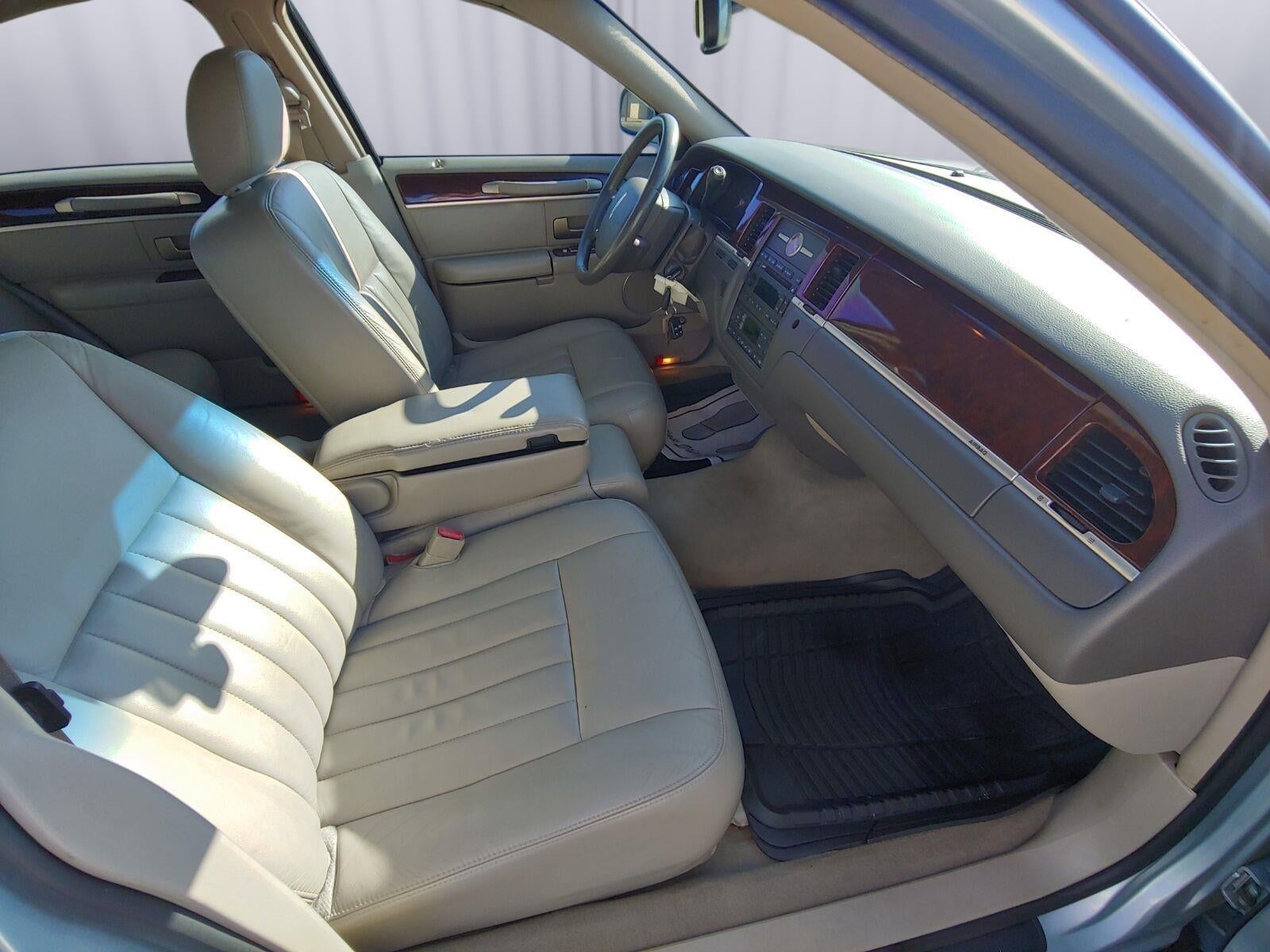 2007 Lincoln Town Car Signature
