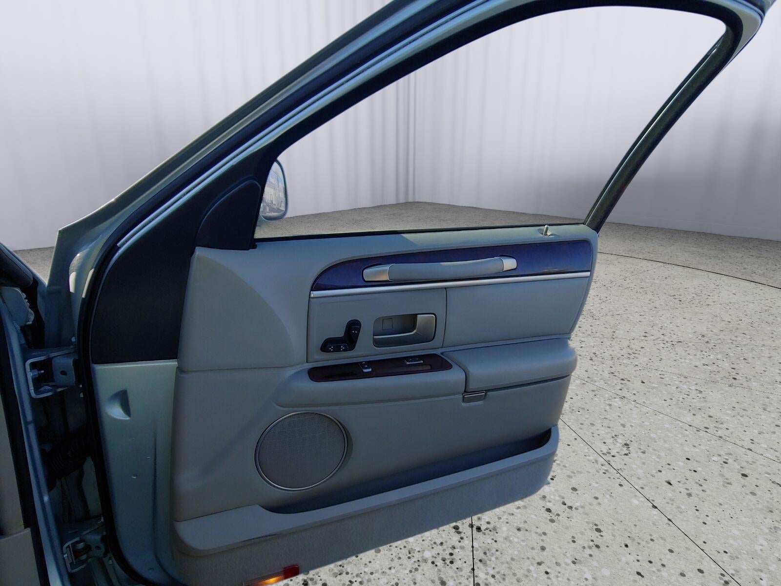 2007 Lincoln Town Car Signature