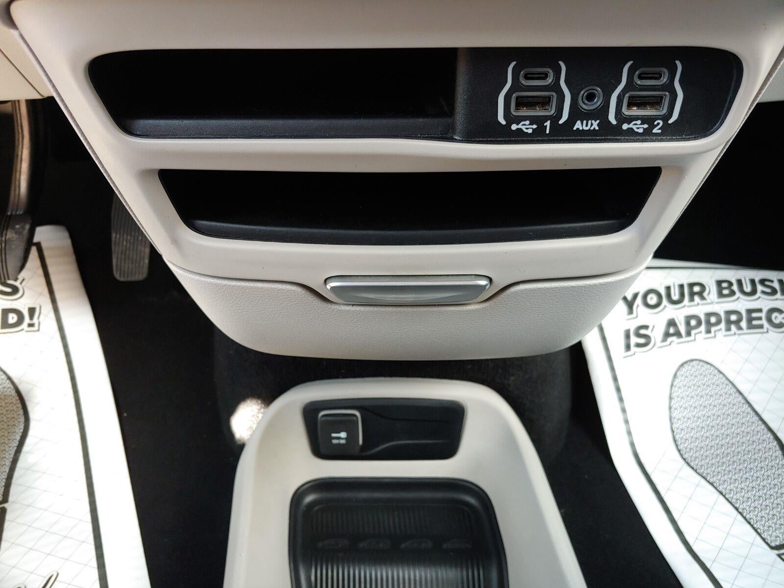 2023 Chrysler Voyager LX