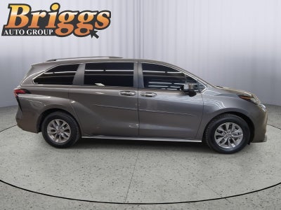 2022 Toyota Sienna XLE