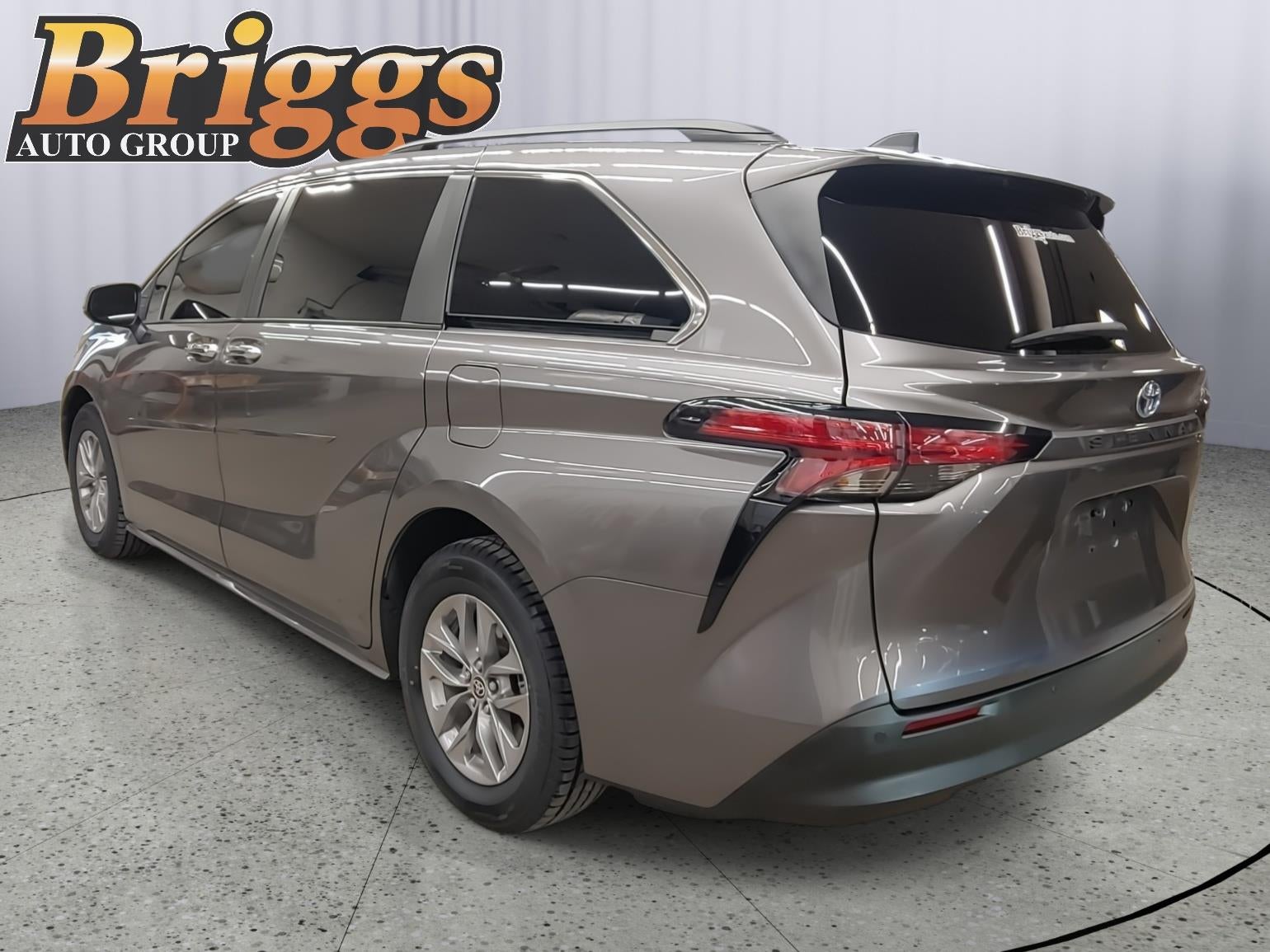 2022 Toyota Sienna XLE