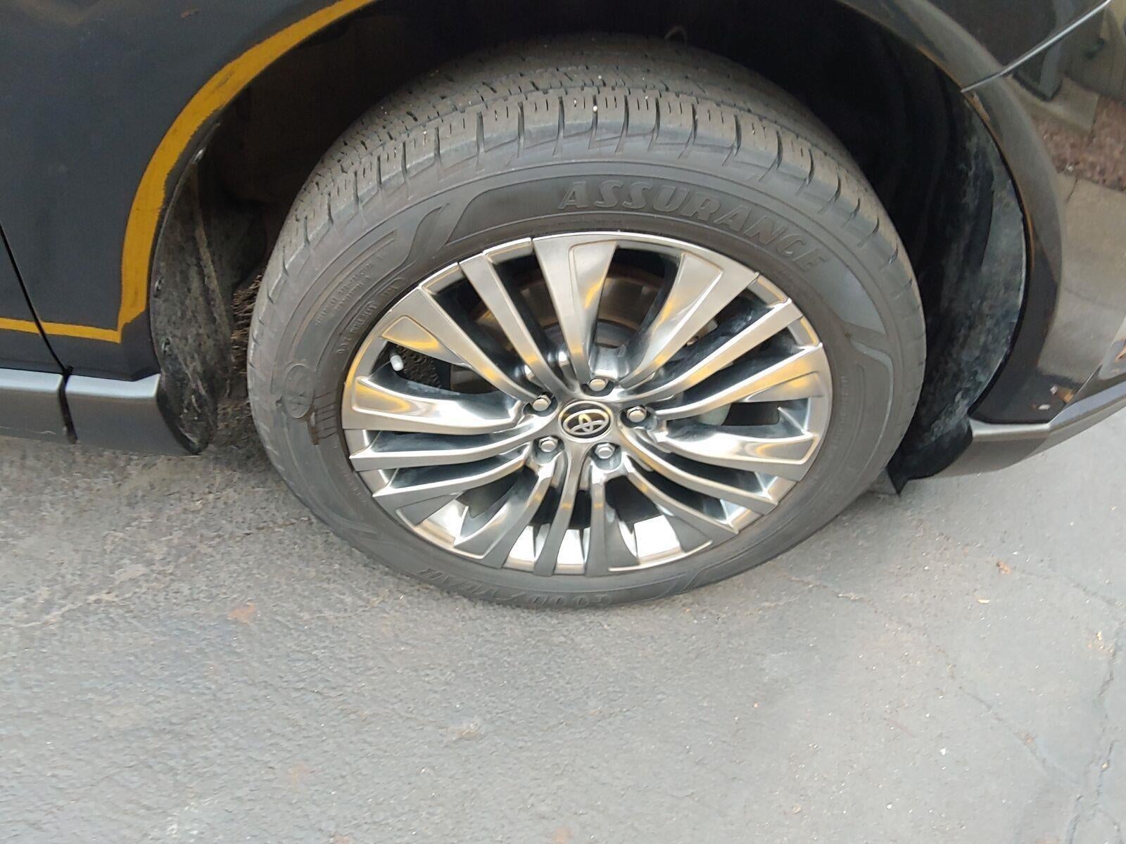 2024 Toyota Venza LE