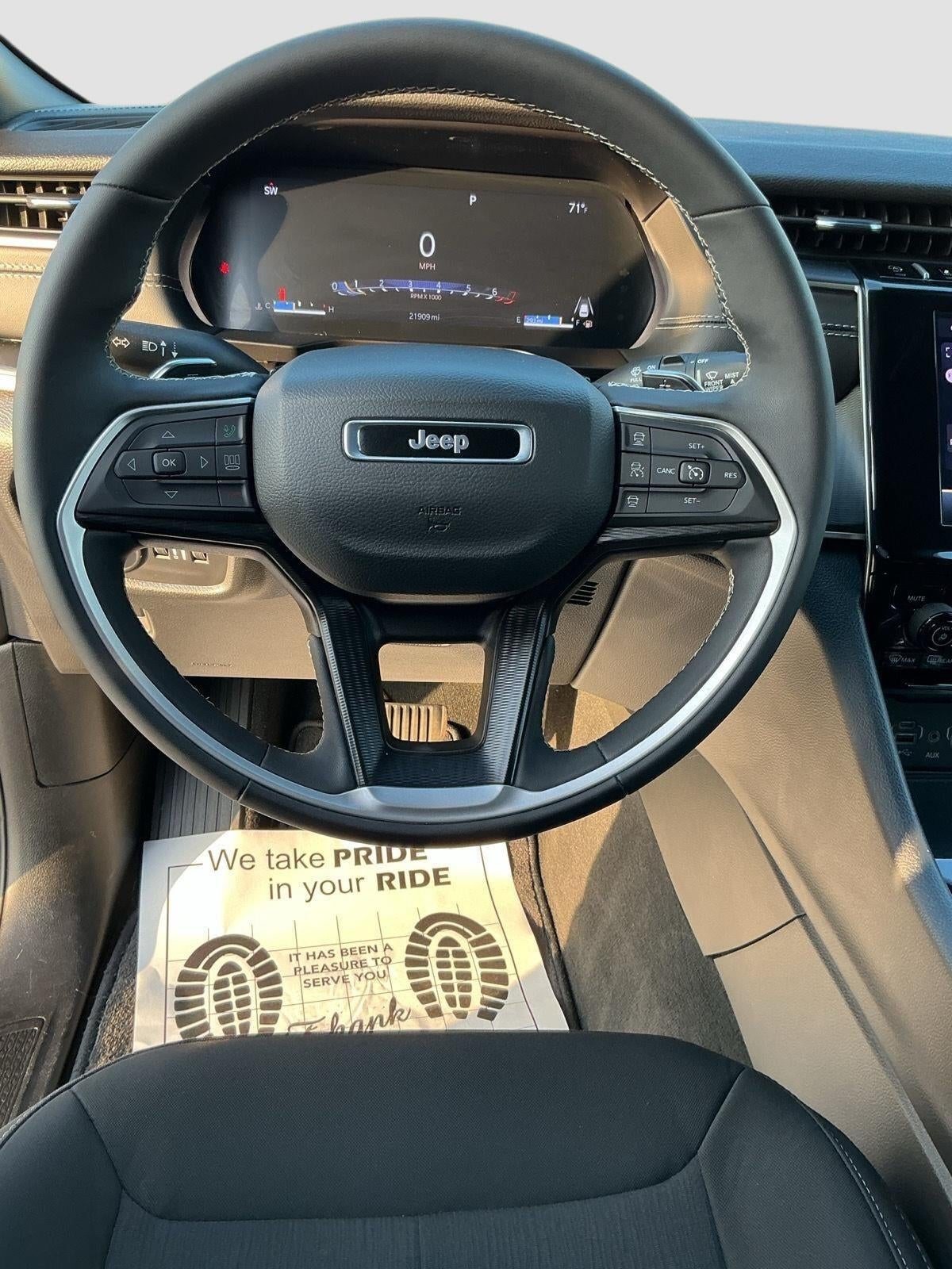 2025 Jeep Grand Cherokee Laredo 4x4