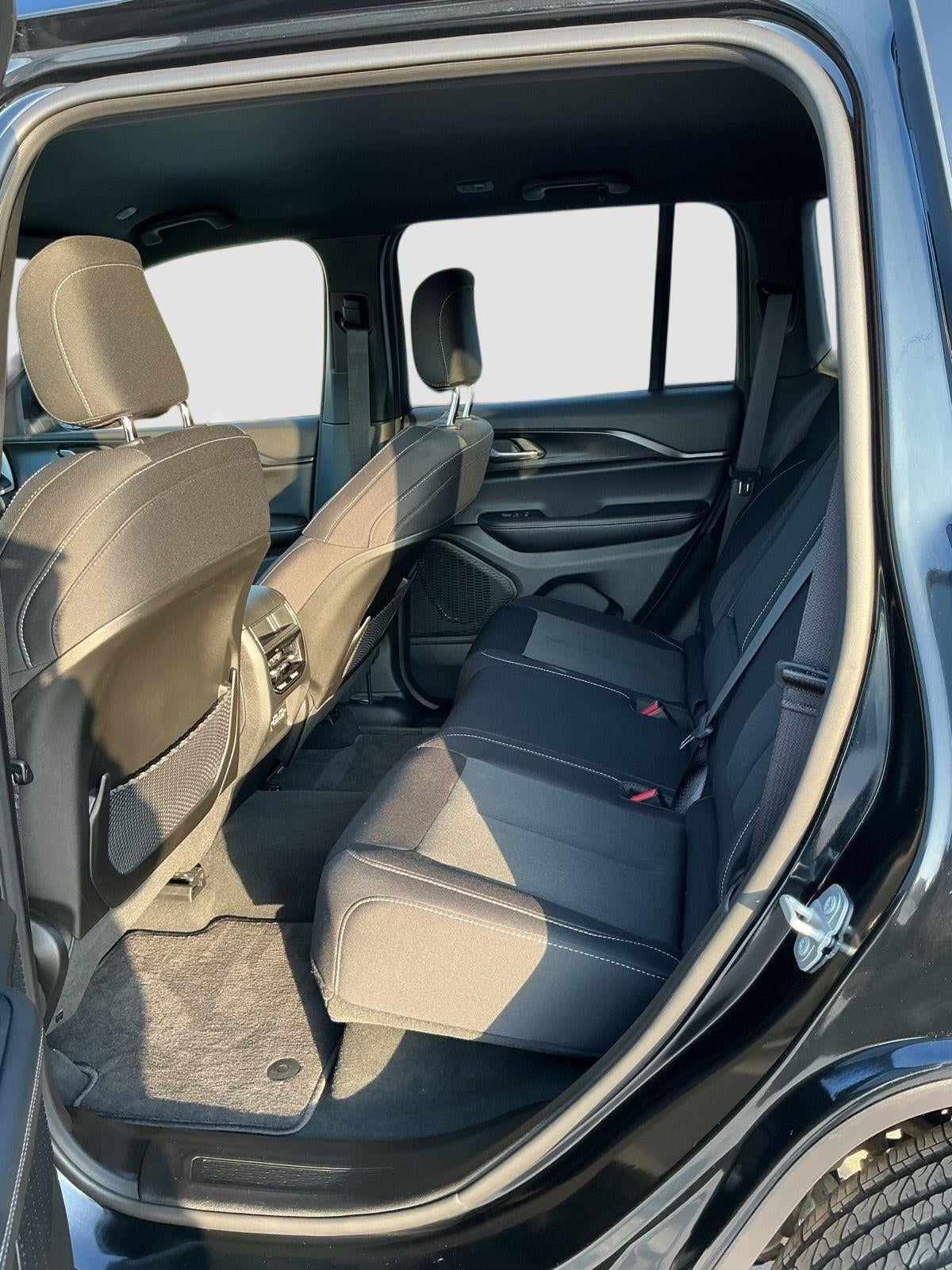 2025 Jeep Grand Cherokee Laredo 4x4