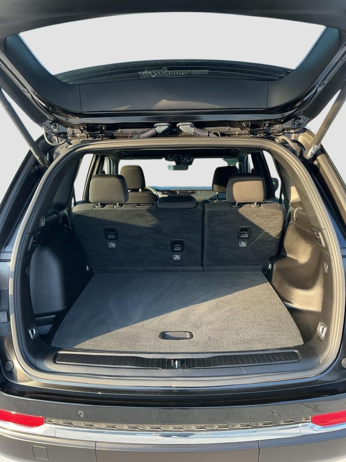 2025 Jeep Grand Cherokee Laredo 4x4