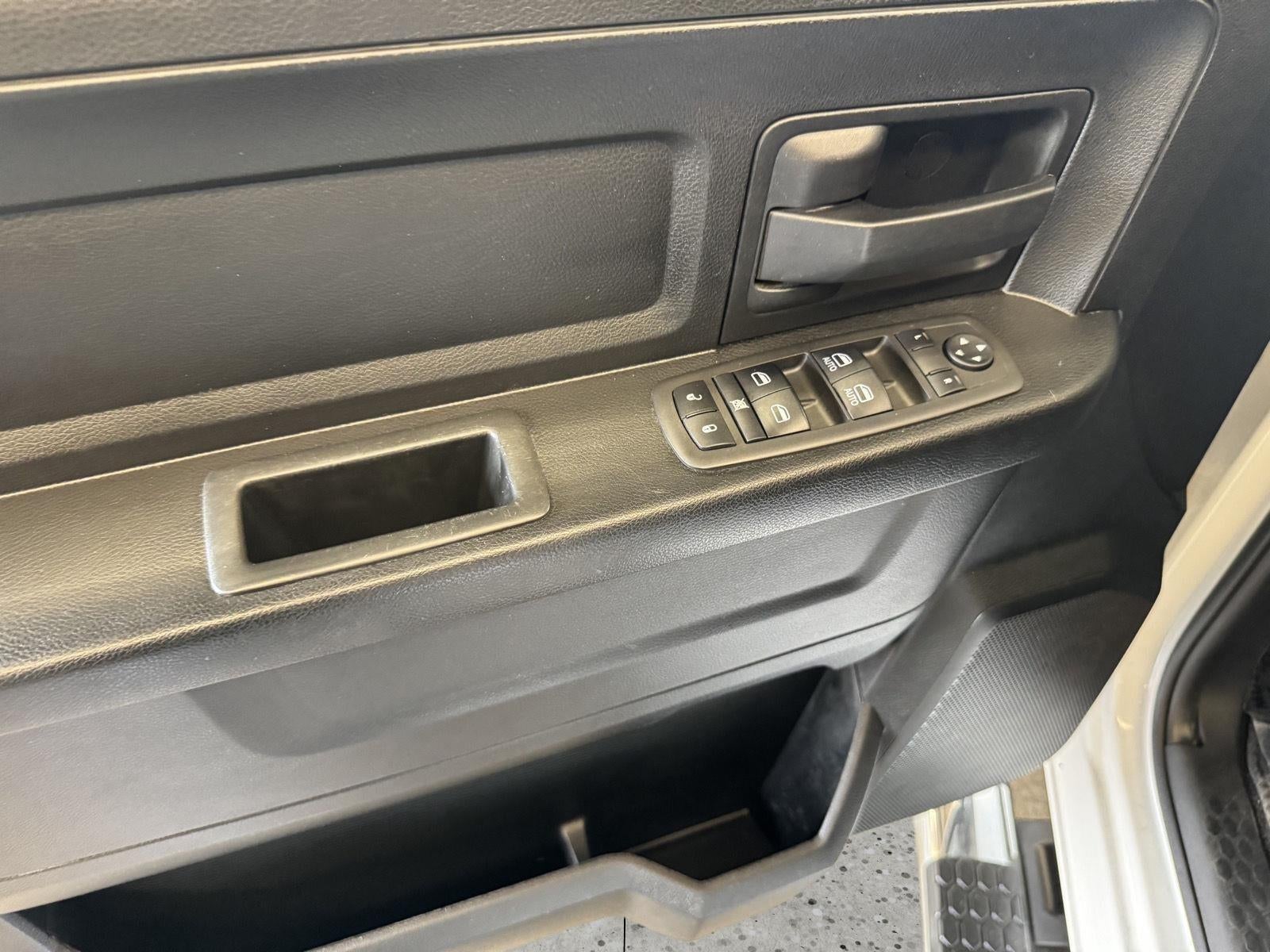 2021 RAM 1500 Classic Tradesman Quad Cab 4x2 6'4' Box