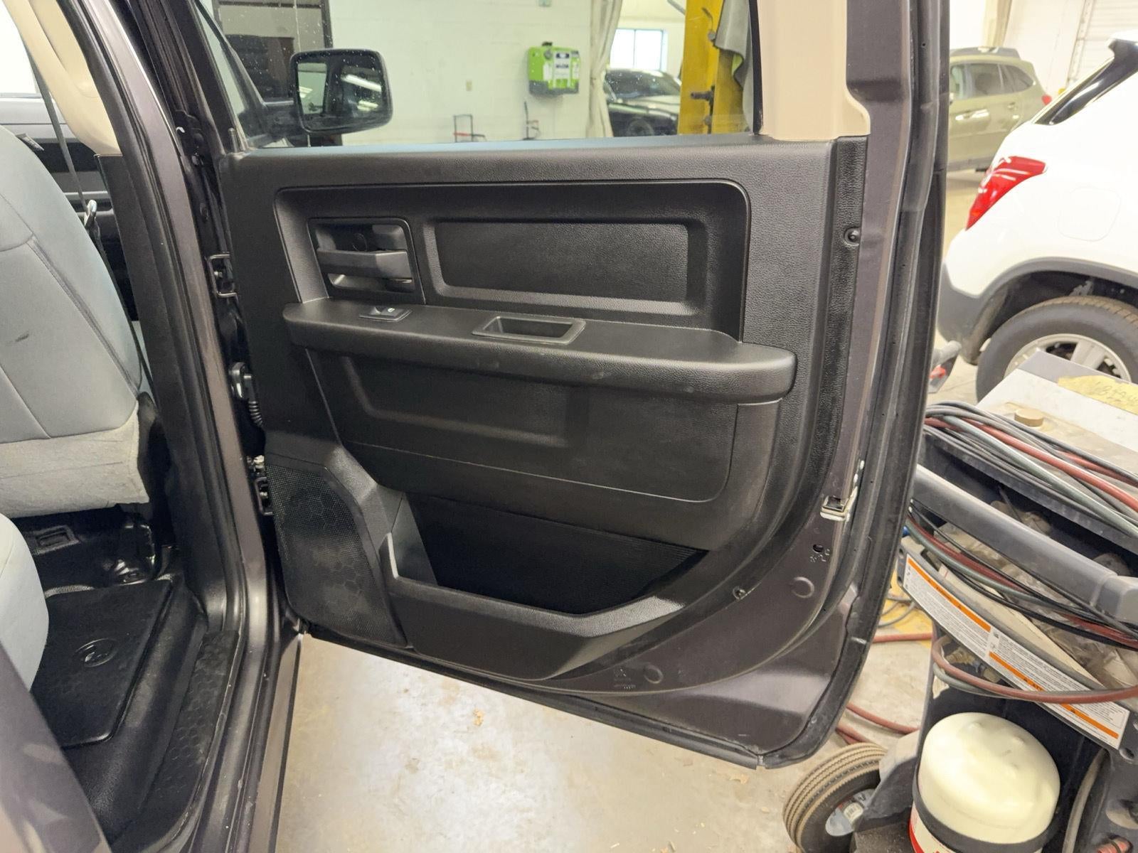 2019 RAM 1500 Classic Tradesman Crew Cab 4x4 5'7' Box