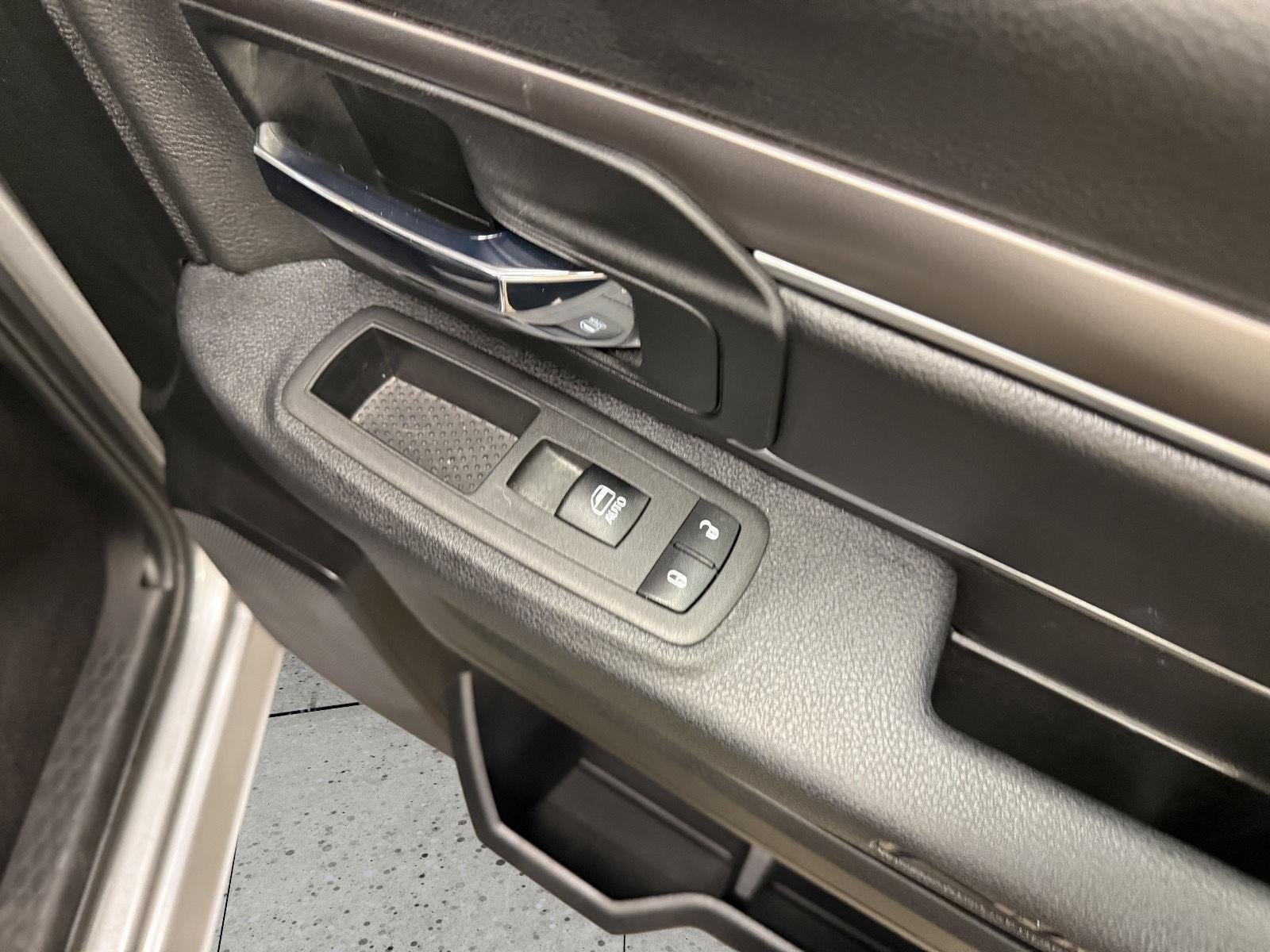 2024 RAM 1500 Classic Warlock Crew Cab 4x4 5'7' Box