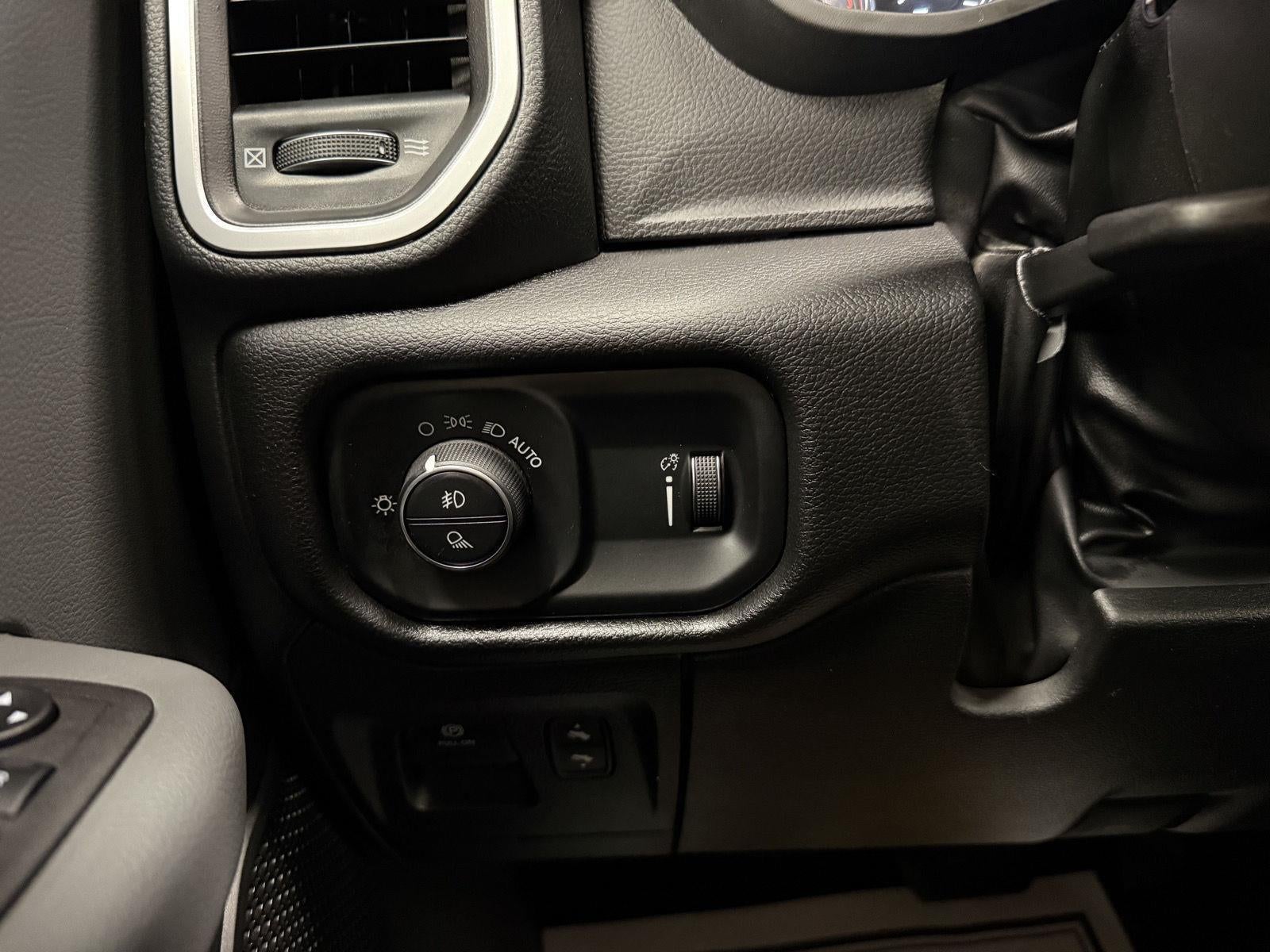 2023 RAM 1500 Big Horn Crew Cab 4x4 5'7' Box