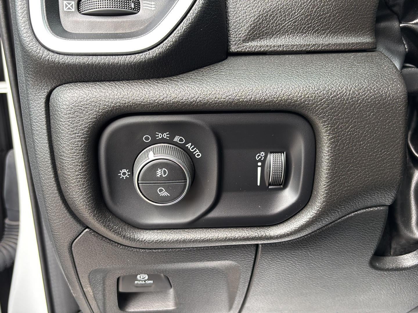 2022 RAM 1500 Big Horn Crew Cab 4x4 5'7' Box