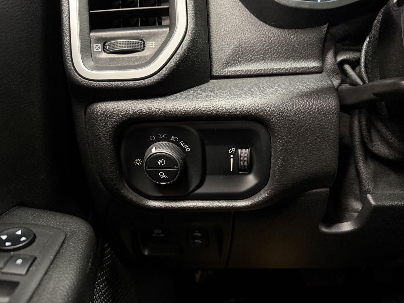 2021 RAM 1500 Big Horn Crew Cab 4x4 5'7' Box