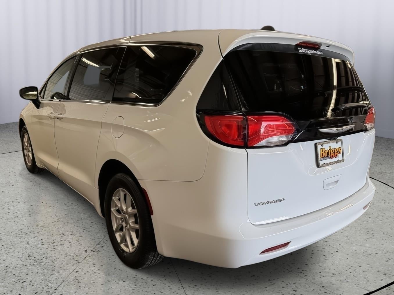 2022 Chrysler Voyager LX