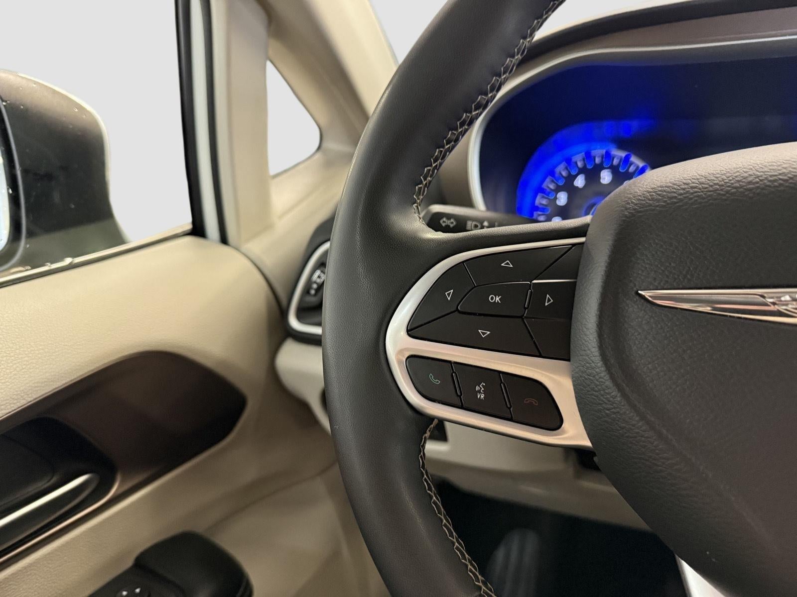 2022 Chrysler Voyager LX