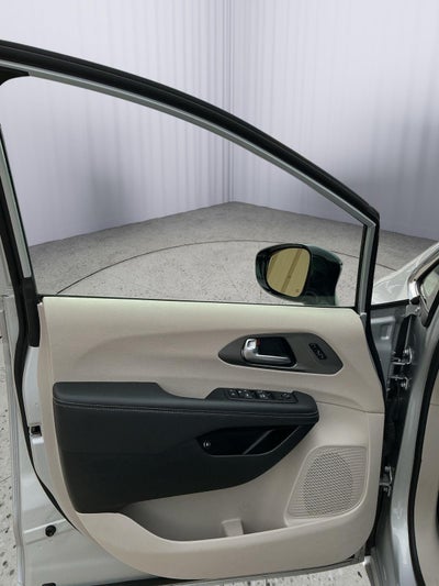 2024 Chrysler Pacifica Select