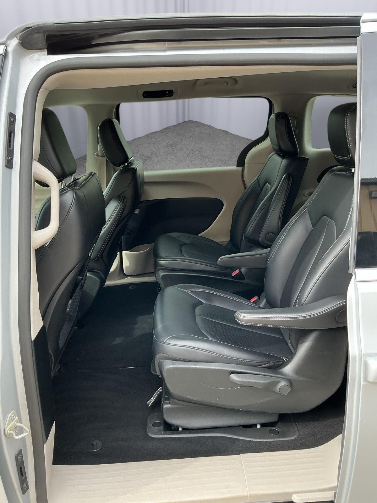 2024 Chrysler Pacifica Select