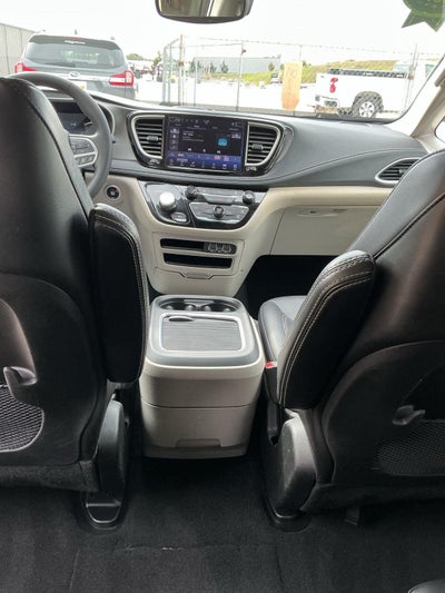 2024 Chrysler Pacifica Select