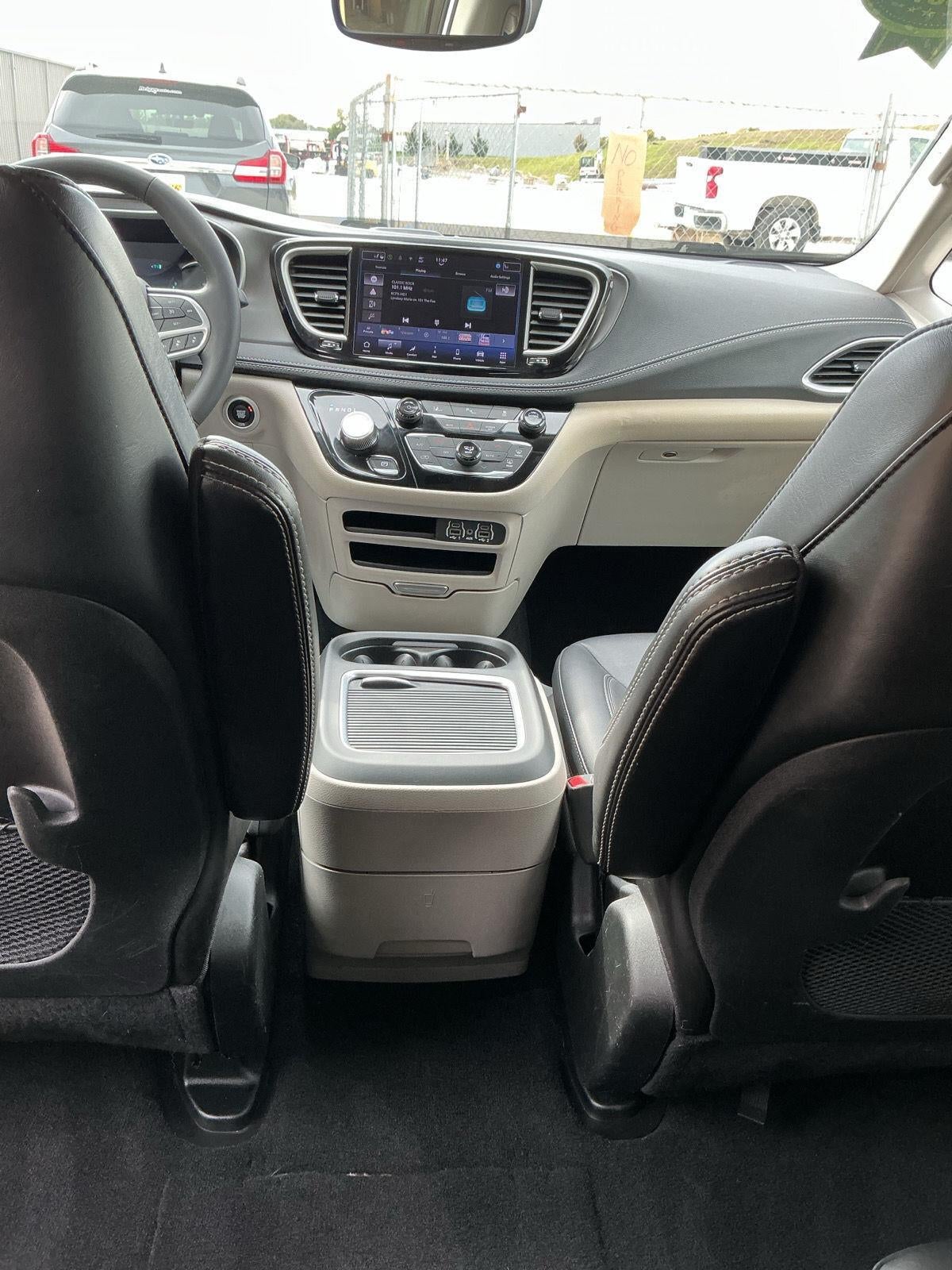 2024 Chrysler Pacifica Select