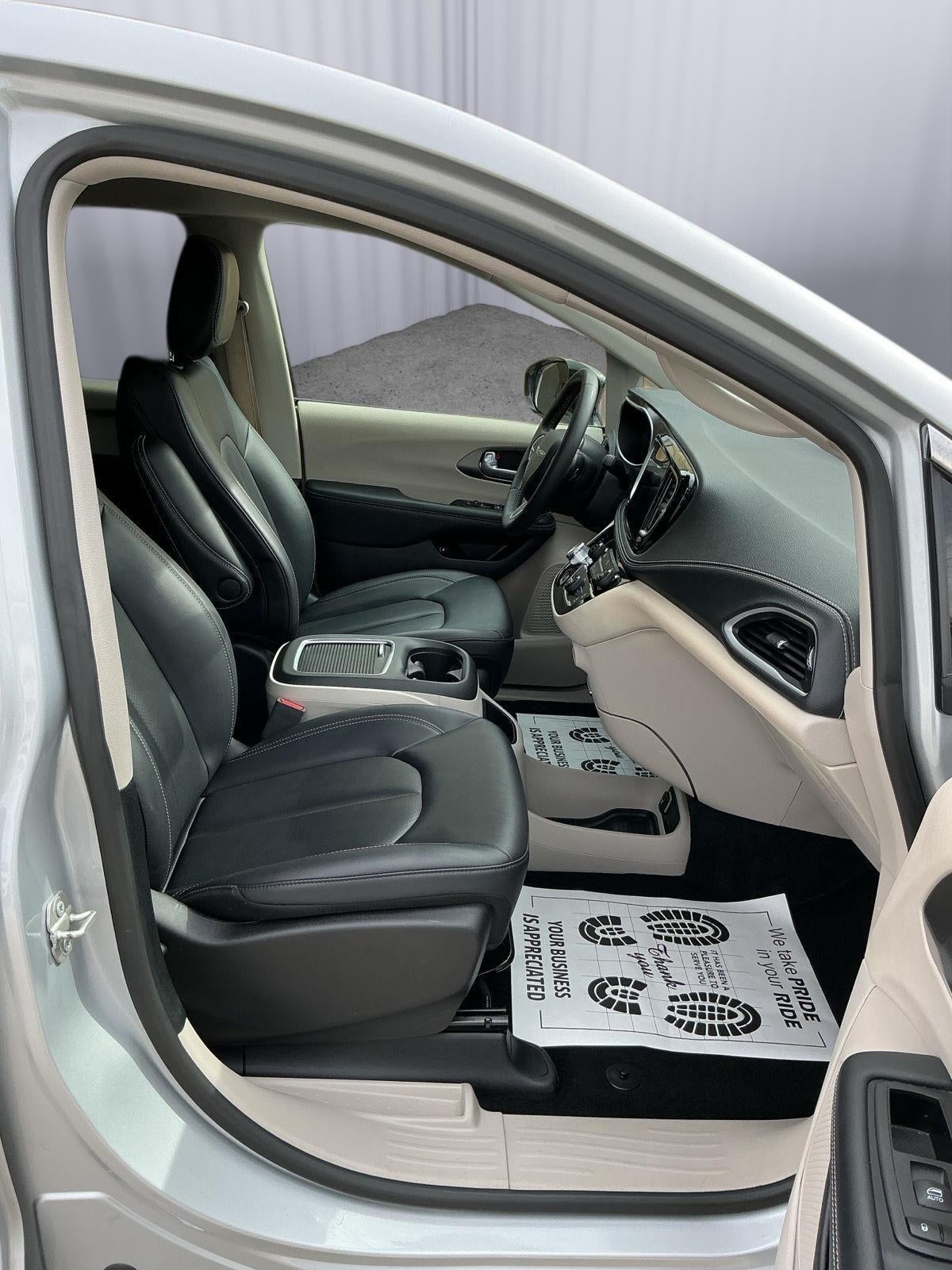 2024 Chrysler Pacifica Select
