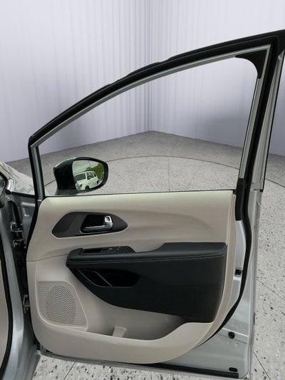 2024 Chrysler Pacifica Select