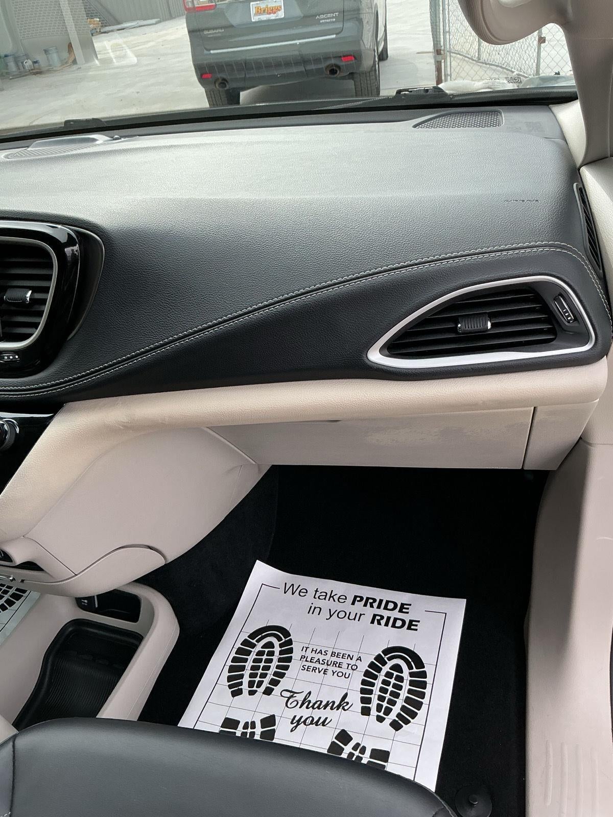 2024 Chrysler Pacifica Select