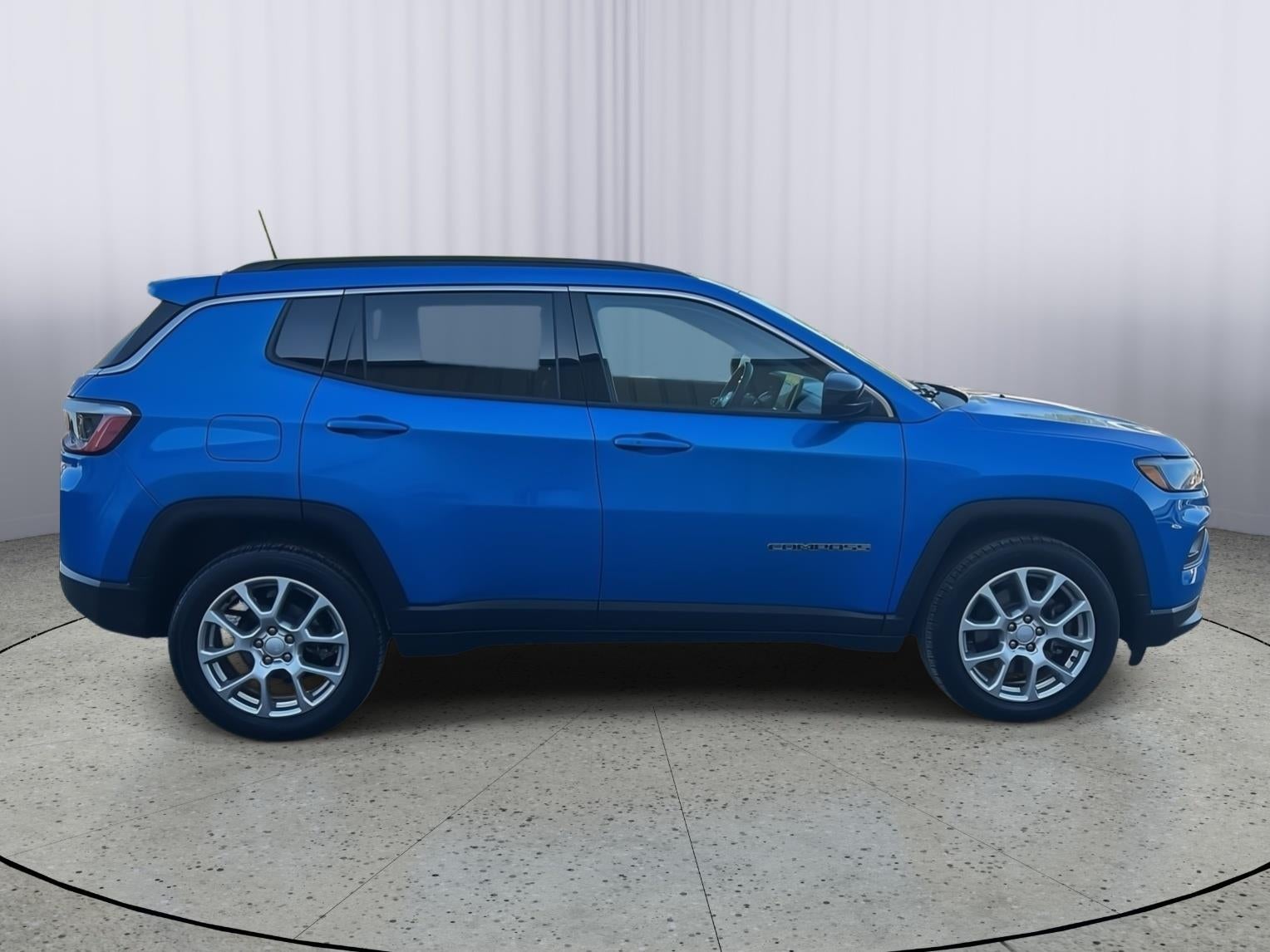 2023 Jeep Compass Latitude Lux FWD