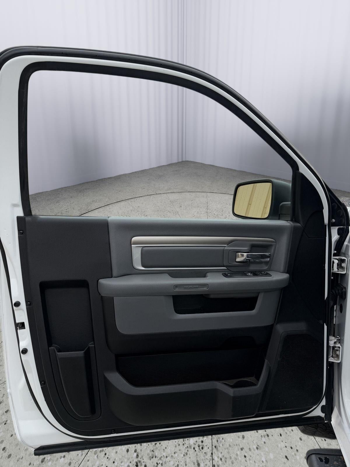 2019 RAM 1500 Classic Tradesman Regular Cab 4x2 8' Box