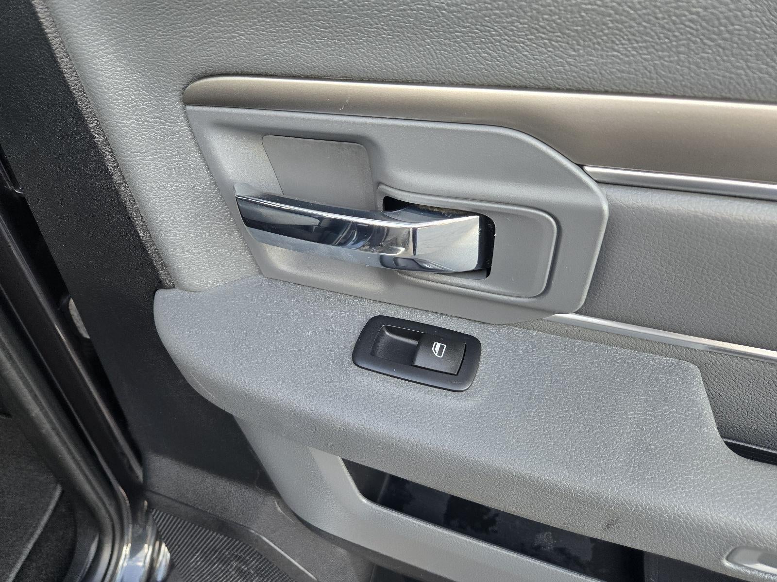 2017 RAM 1500 Big Horn Crew Cab 4x4 5'7' Box