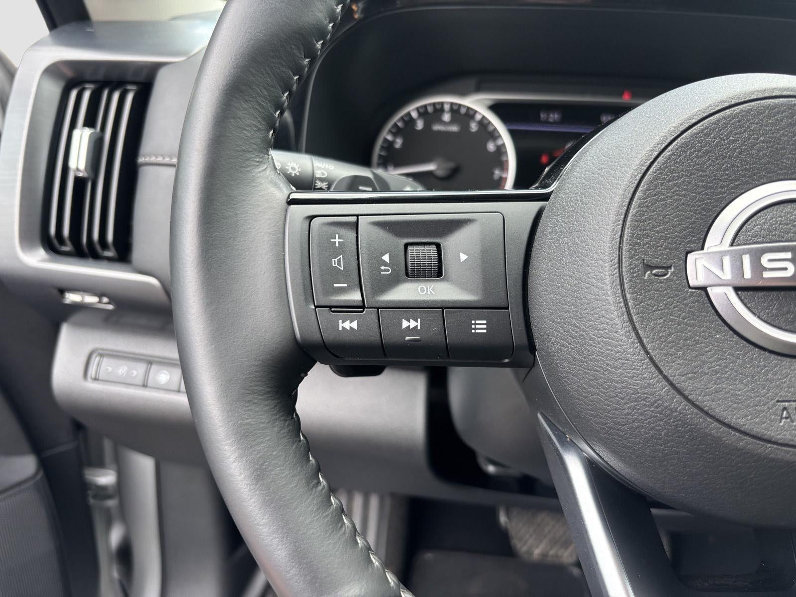 2025 Nissan Pathfinder SL 4WD