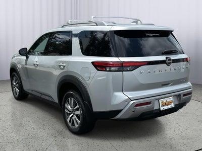 2025 Nissan Pathfinder SL 4WD