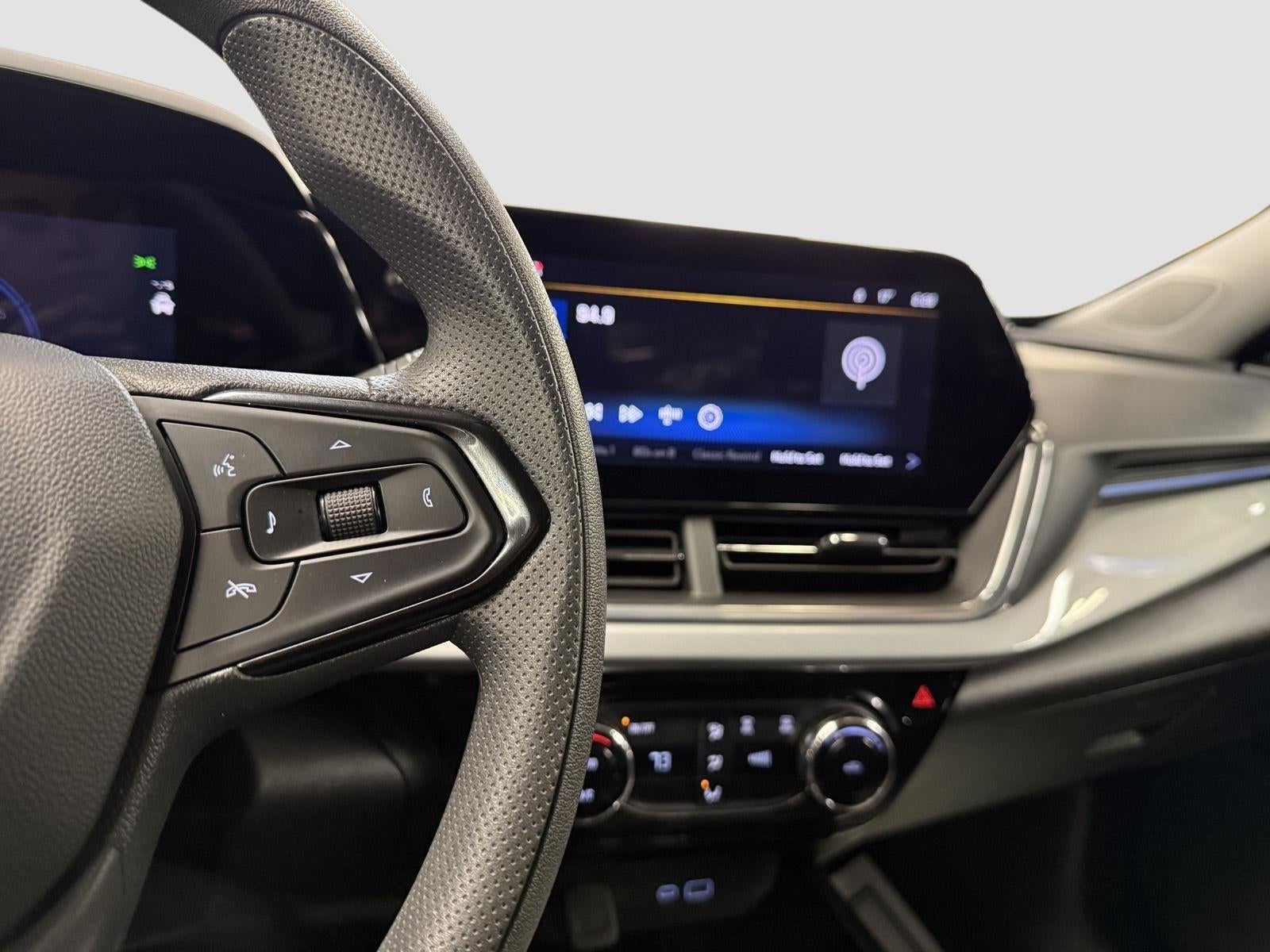 2025 Chevrolet Trax FWD LT