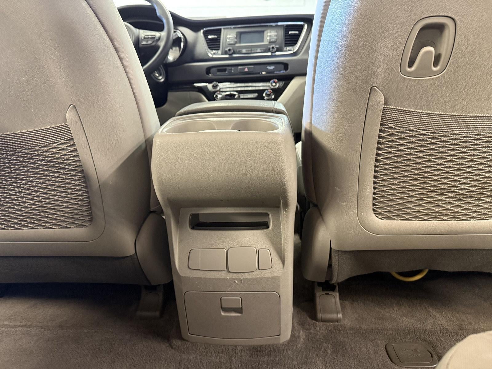 2016 Kia Sedona L