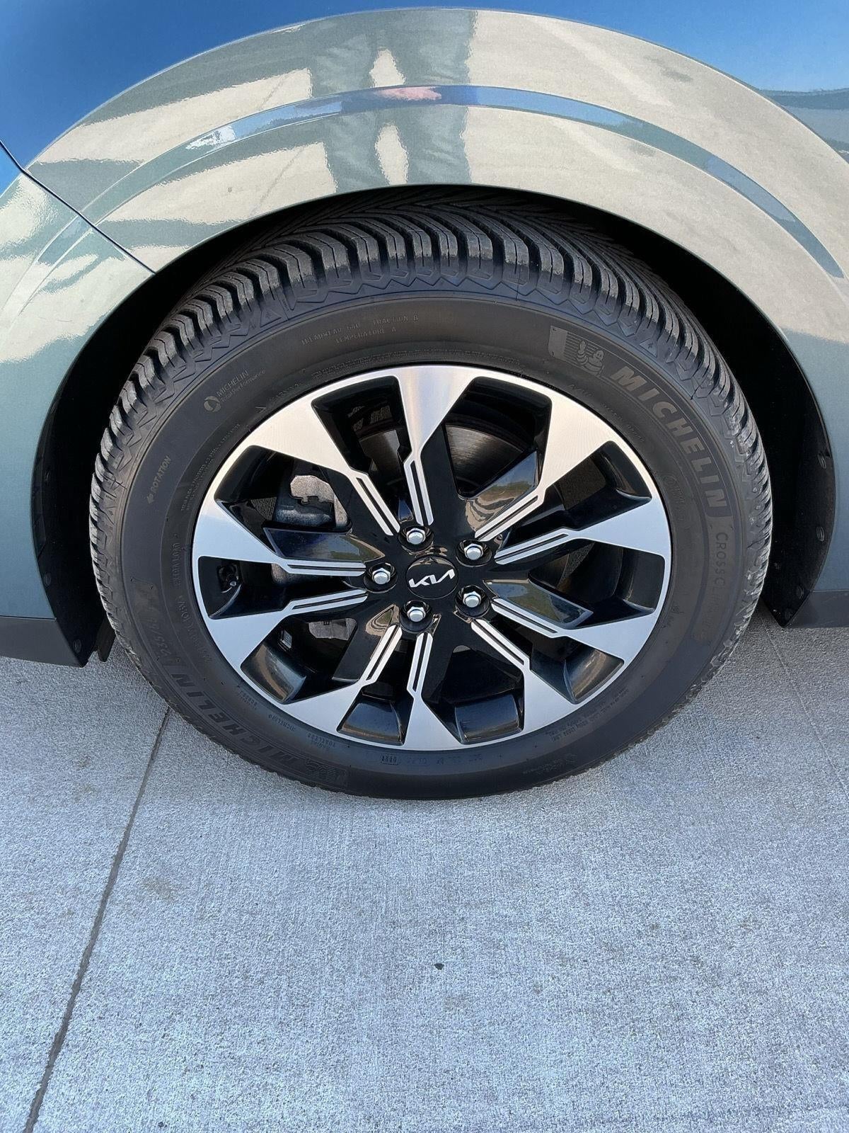 2023 Kia Carnival EX