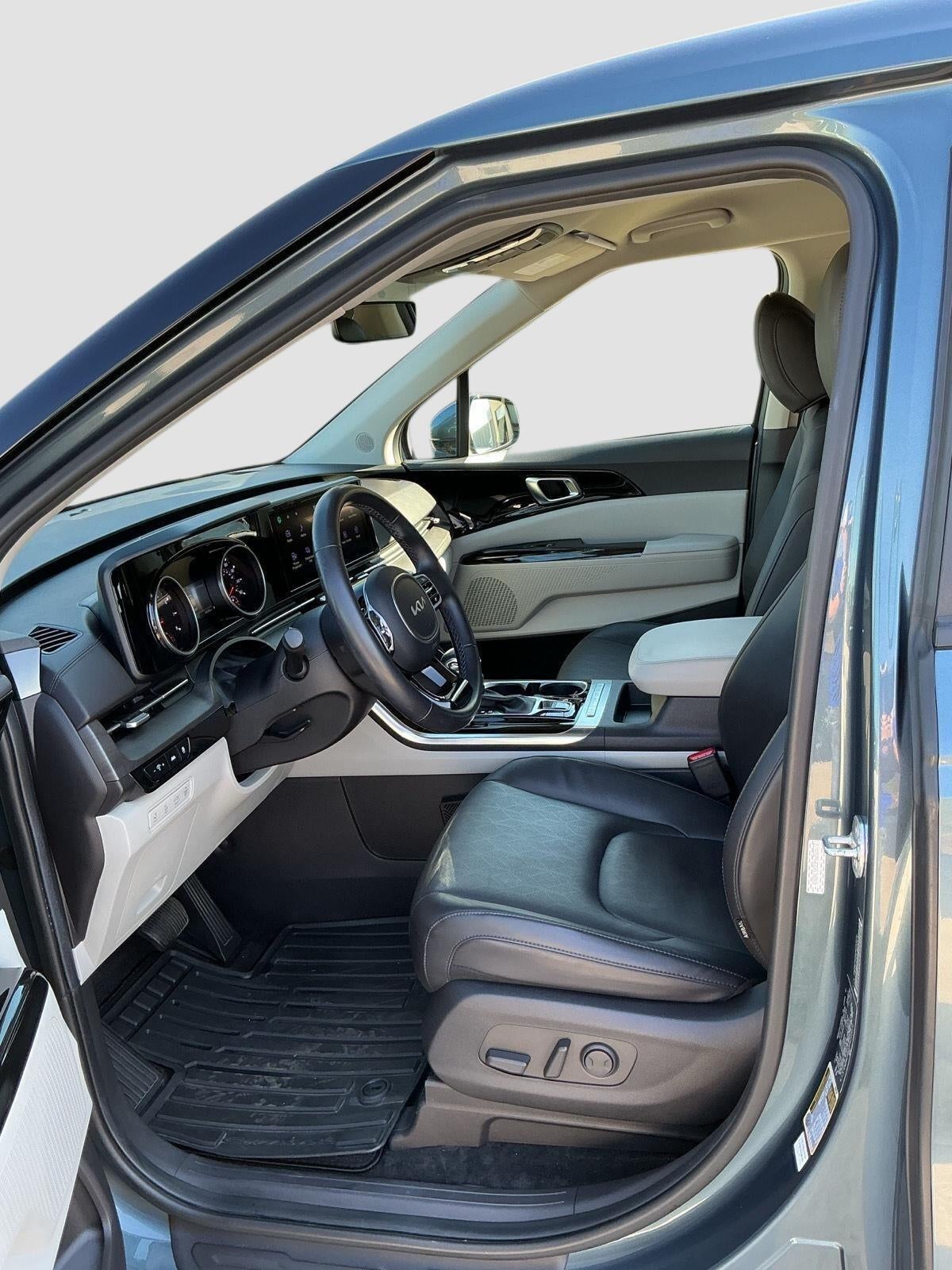 2023 Kia Carnival EX