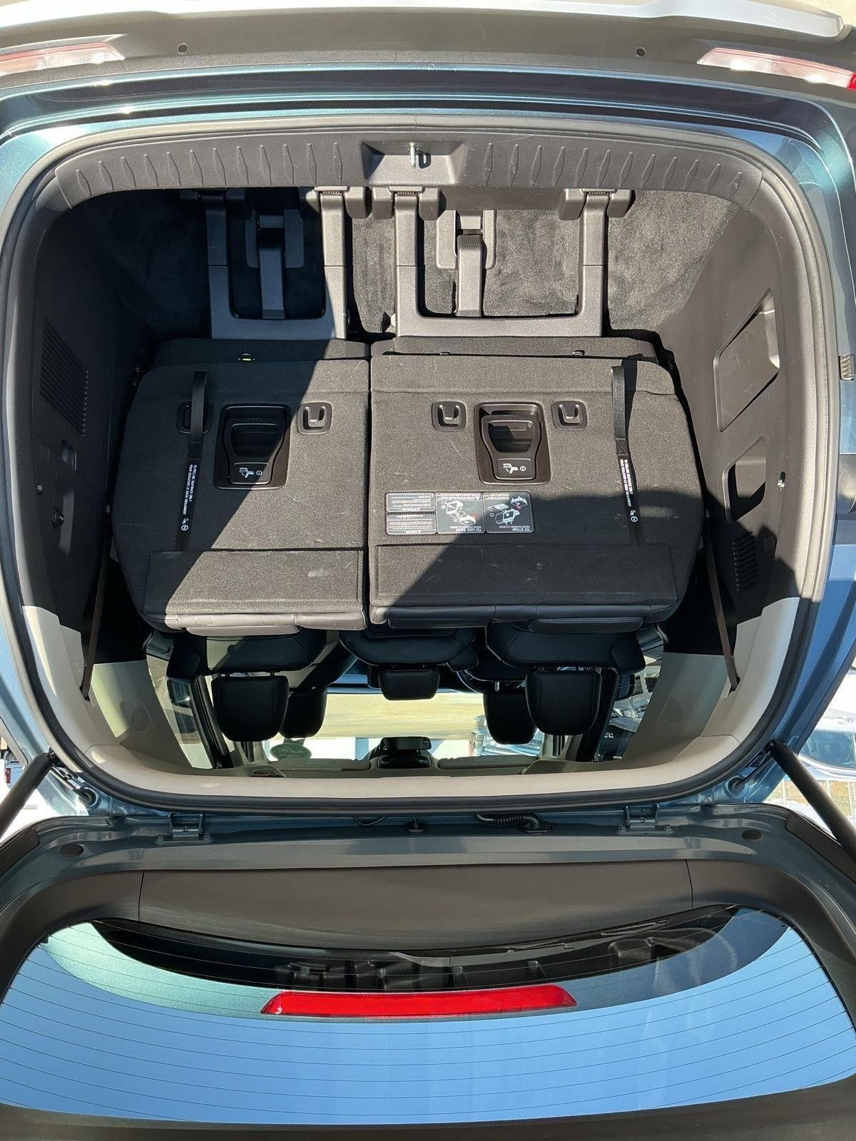 2023 Kia Carnival EX