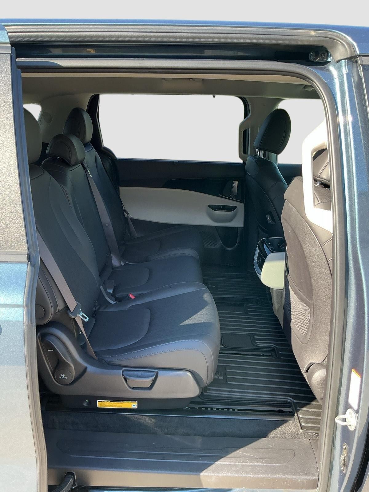 2023 Kia Carnival EX