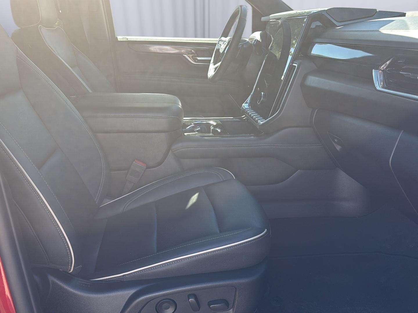 2025 GMC Yukon Elevation