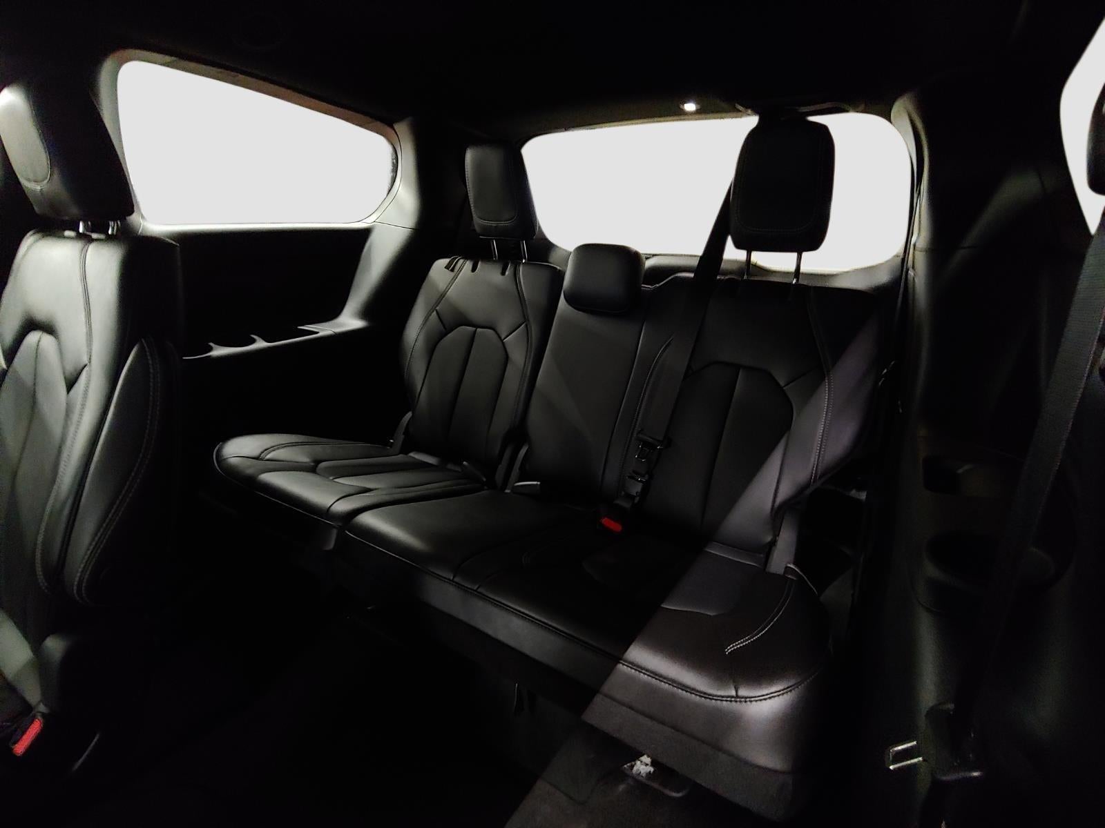 2025 Chrysler Voyager LX