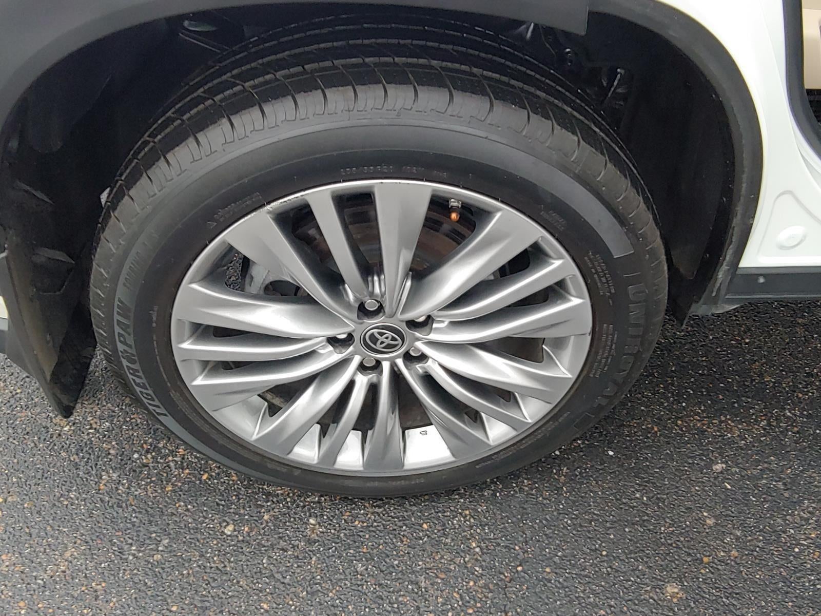 2023 Toyota Highlander Hybrid Platinum