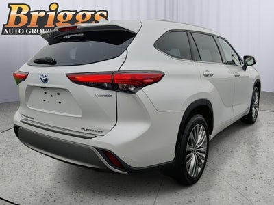 2023 Toyota Highlander Hybrid Platinum