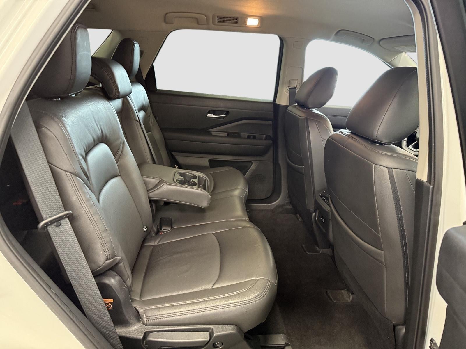 2022 Nissan Pathfinder SV