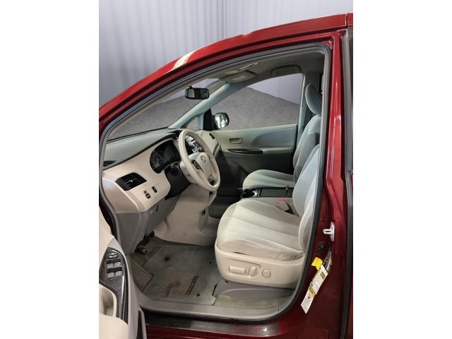 2011 Toyota Sienna LE 7-Passenger