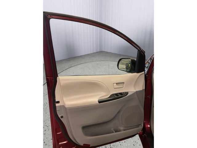 2011 Toyota Sienna LE 7-Passenger