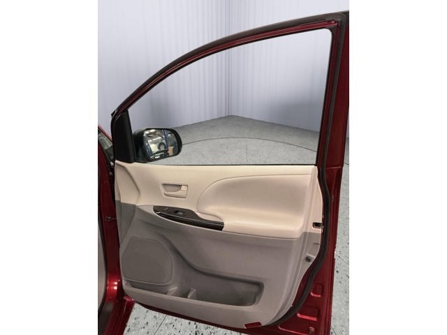 2011 Toyota Sienna LE 7-Passenger