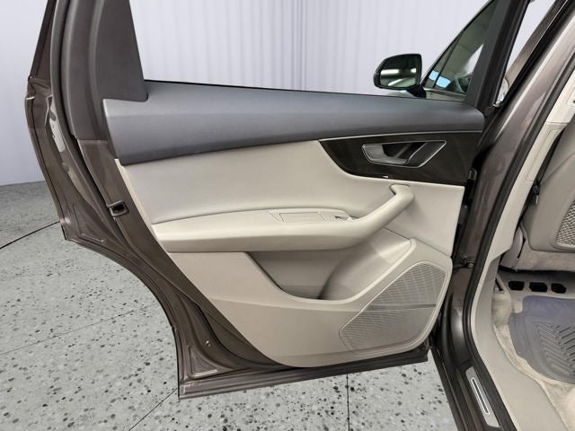 2022 Audi Q7 Premium Plus