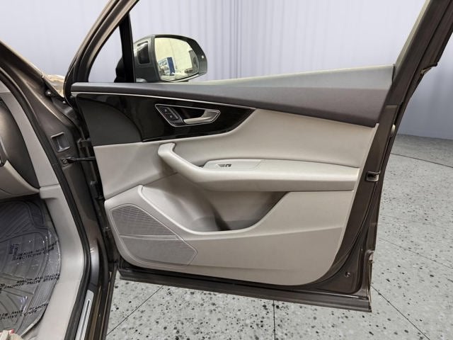 2022 Audi Q7 Premium Plus