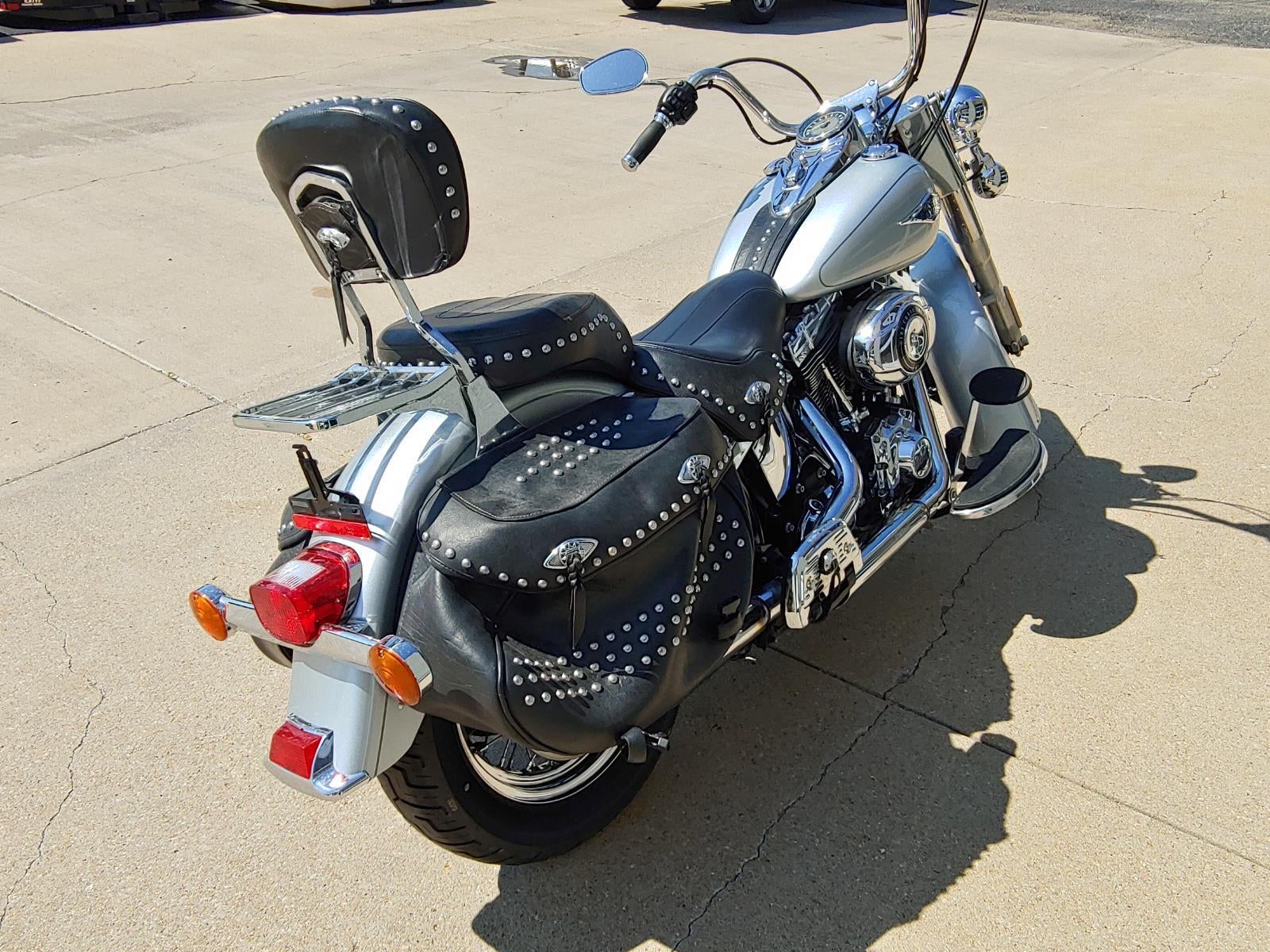 2015 HARLEY-DAVIDSON SOFTTAIL HERITAGE CLASSIC Base