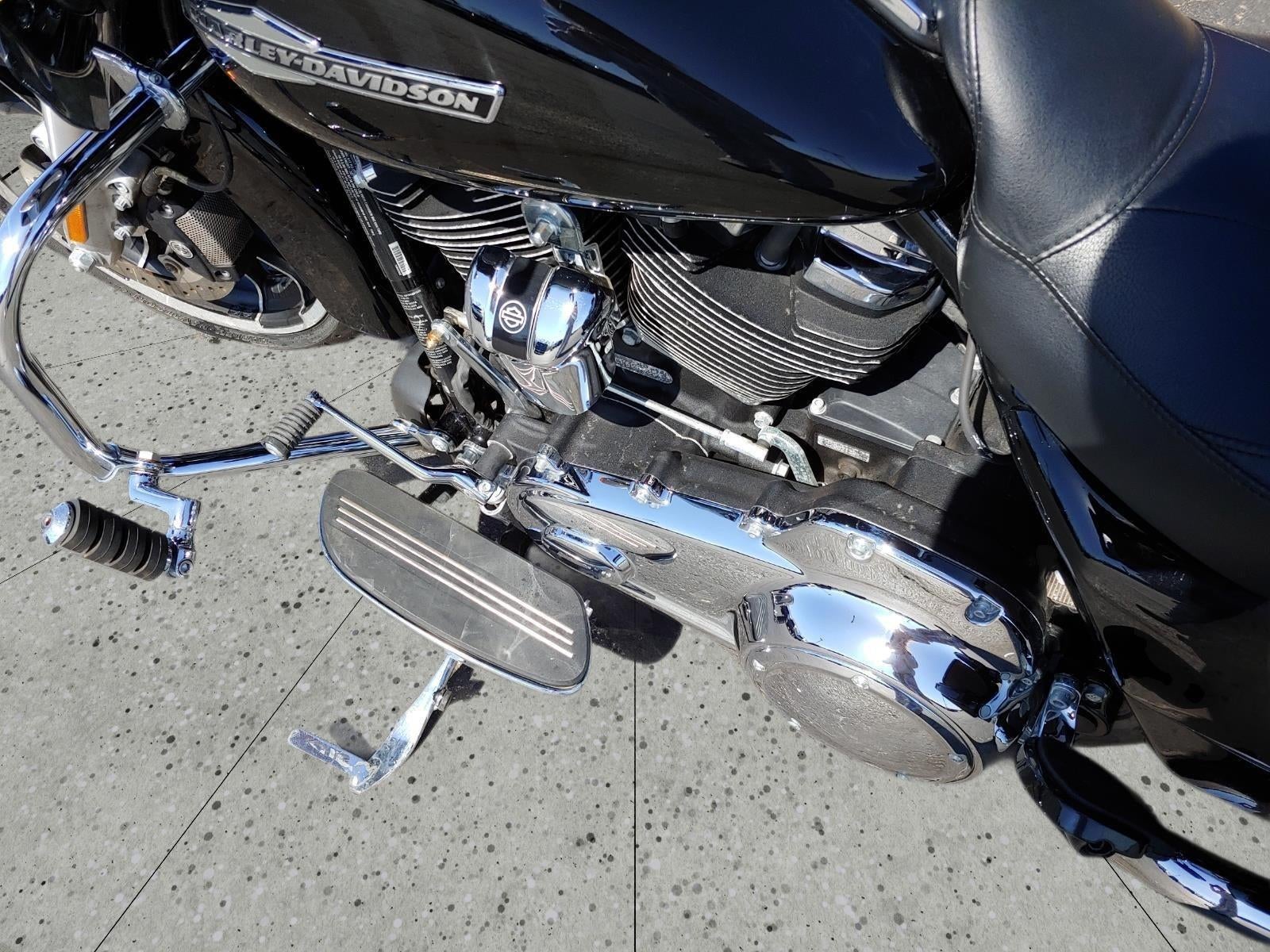 2023 HARLEY-DAVIDSON ROAD GLIDE Base